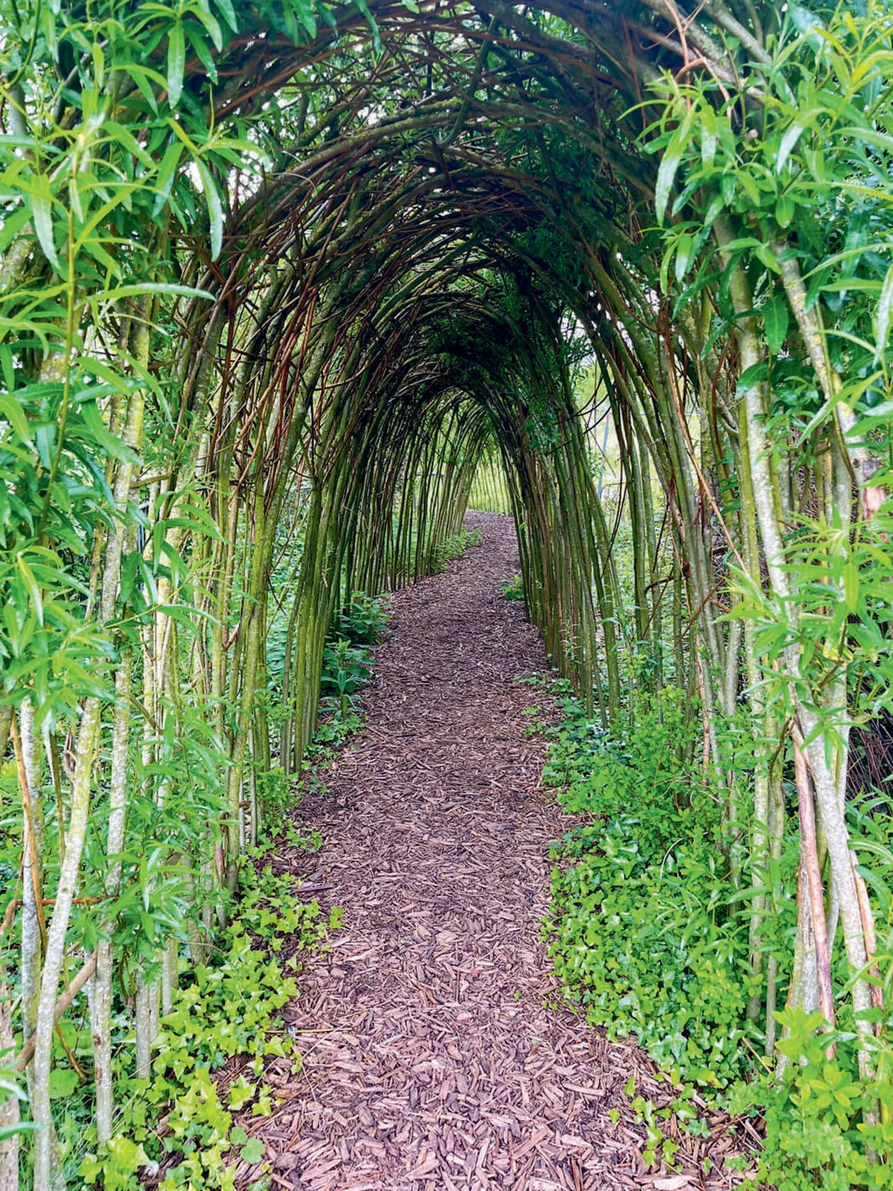 Dieses natürliche und robuste Material kehrt in den Garten zurück