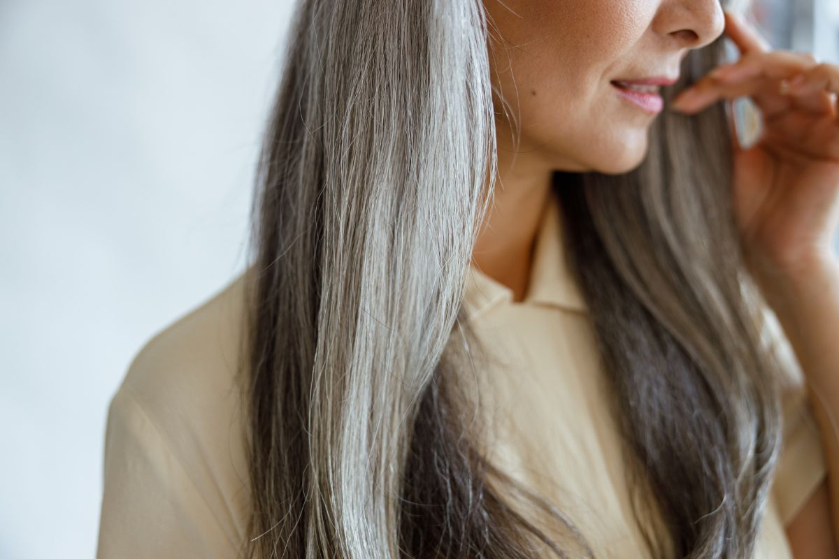 Vergessen Sie Haarfärbemittel: Experten haben Produkte identifiziert, dank denen graue Haare viel später auftreten