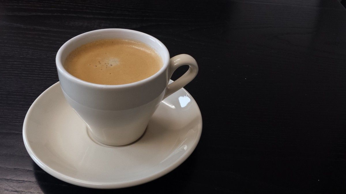 Dieser Kaffee ist besser als ein Latte mit Kürbisgewürzen. Er hilft Ihnen dabei, Fett an der Taille loszuwerden.