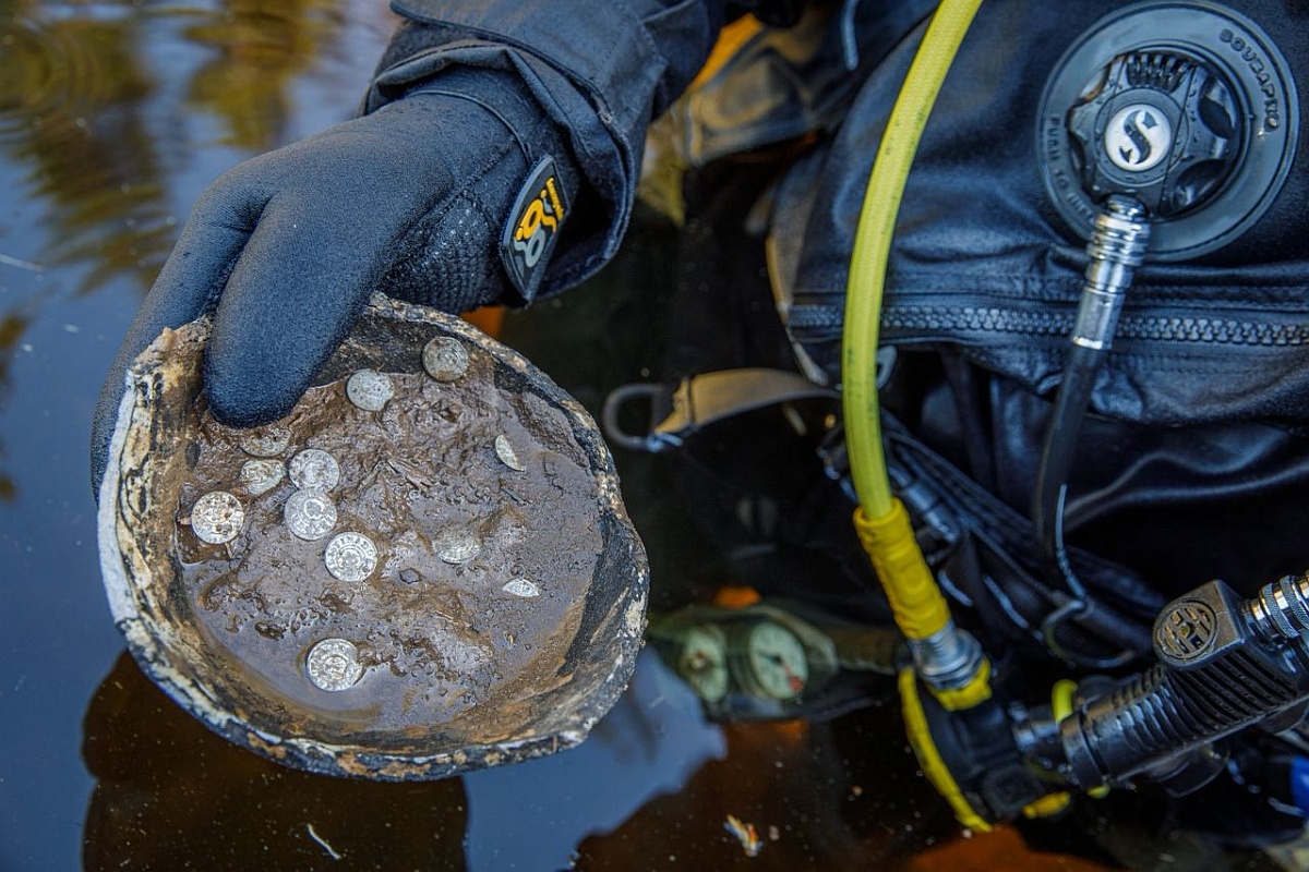 Ungewöhnlicher Fund in Frankreich: In einem vor 1800 Jahren gesunkenen Schiff wurde ein Schatz aus 800 römischen Münzen entdeckt
