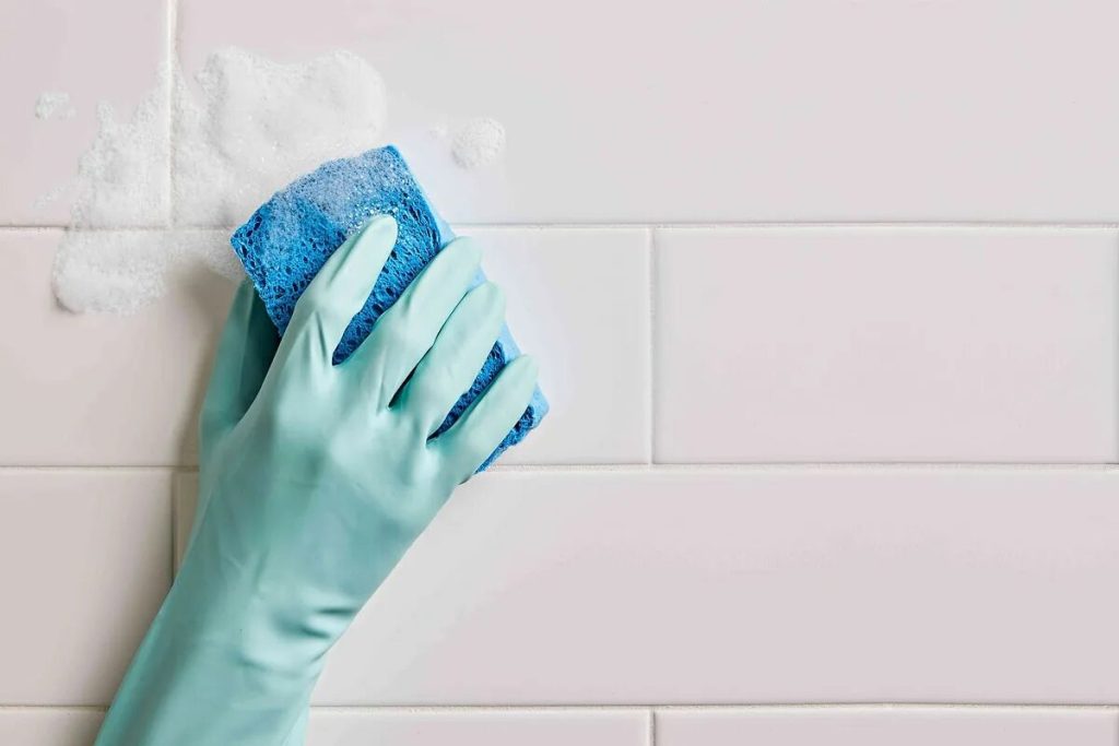 Stärker als Backpulver, Essig oder Bleichmittel: Dieses hausgemachte Gel lässt Fugen in 15 Minuten glänzen!